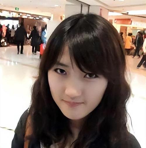 冯小刚养女高中毕业,冯小刚收养的女儿